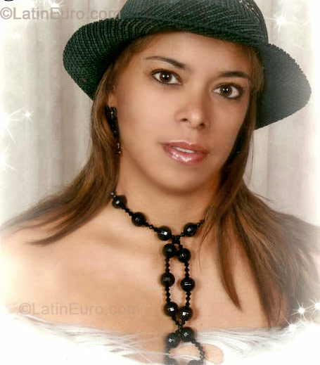 Date this stunning Colombia girl Beatriz from Medellin C7988