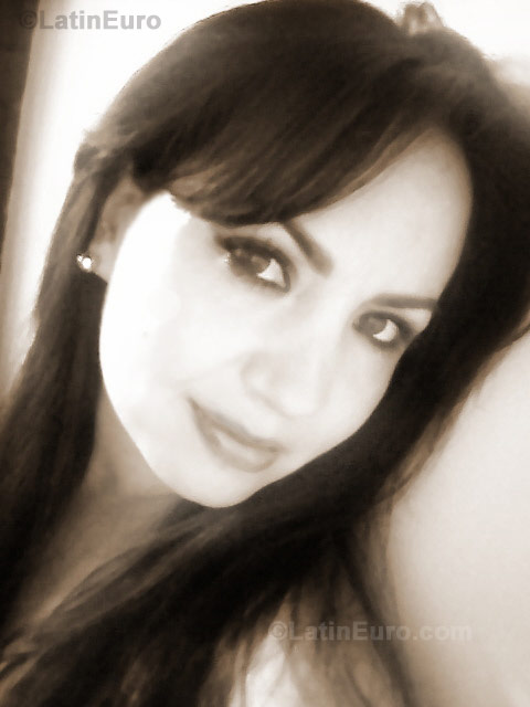 Date this hot Colombia girl Andrea- from  C8007