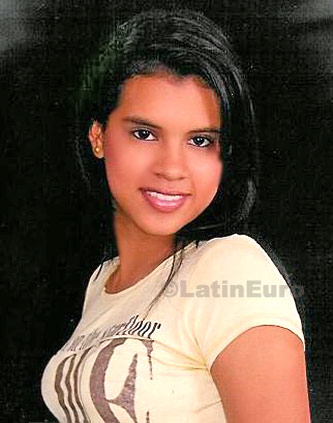 Date this hard body Colombia girl Claudia- from Cali C8031
