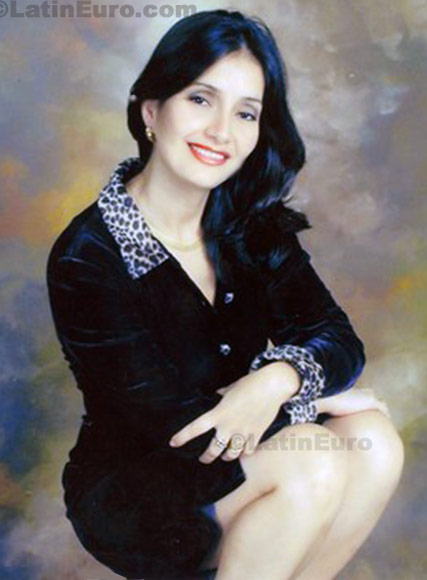 Date this gorgeous Colombia girl Martha from Bogota C8126