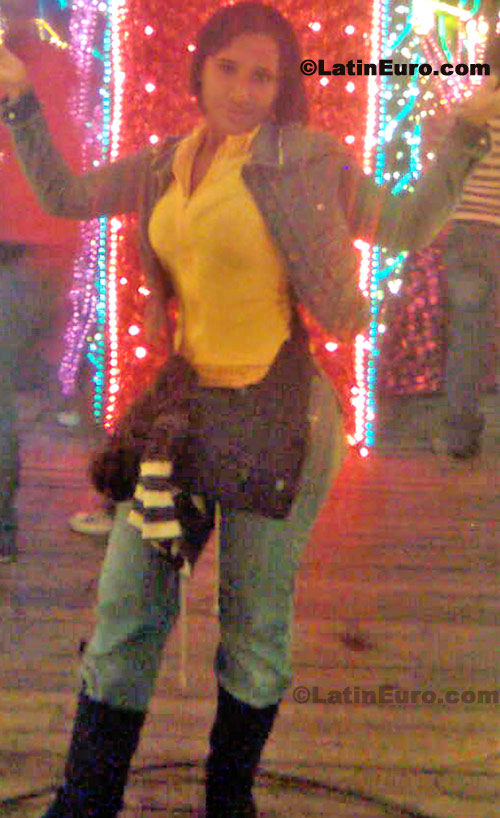 Date this voluptuous Colombia girl Yulier from Medellin C8211