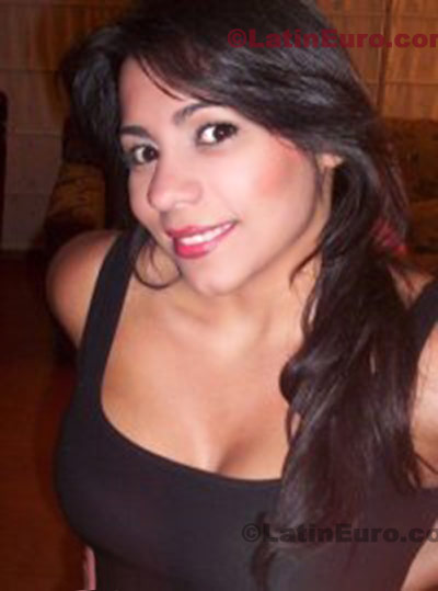 Date this happy Colombia girl Marcela from Barranquilla C8280
