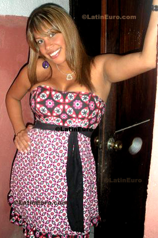Date this fun Colombia girl Monica from Barranquilla C8415