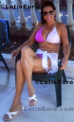 Date this happy Colombia girl Ana from Girardot C8498