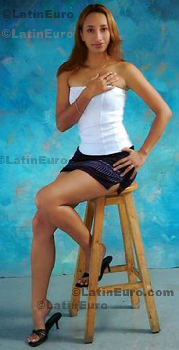 Date this voluptuous Colombia girl Adriana from Cali C8517