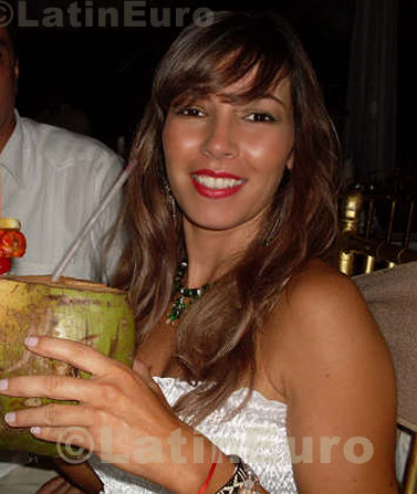 Date this gorgeous Colombia girl Claudia from Cali C8530