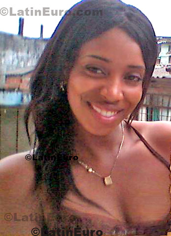 Date this gorgeous Colombia girl Indira from Buenaventura C8546