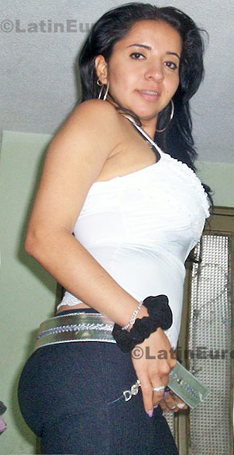 Date this foxy Colombia girl Laura from Bogota C8685