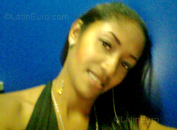 Date this attractive Colombia girl Karen from Barranquilla C8837
