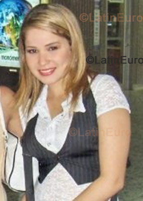 Date this cute Colombia girl Laura from Barranquilla C8848