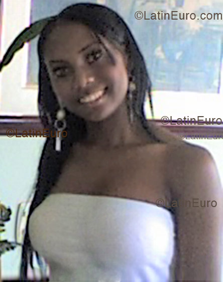 Date this hot Colombia girl Naiyara from Cali C8969