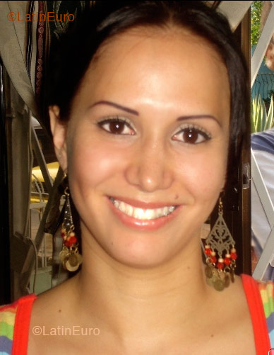 Date this voluptuous Colombia girl Samanta from Cali C8976