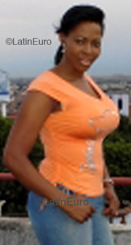 Date this athletic Colombia girl Fabiola from  C9334