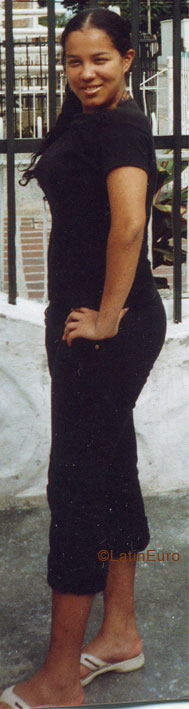Date this attractive Colombia girl Gina from Cali C9566