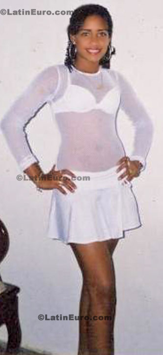 Date this sensual Dominican Republic girl Katerin from Santo Domingo N-1042