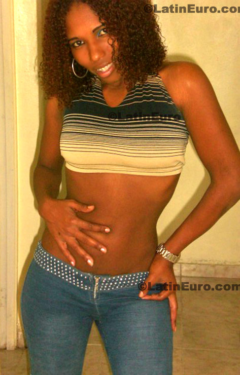 Date this happy Dominican Republic girl Yessenia from Santo Domingo N-1098