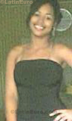 Date this good-looking Dominican Republic girl Dissi from Santo Domingo N-1100