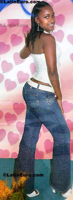 Date this hot Dominican Republic girl Aileen from Santo Domingo N-1307