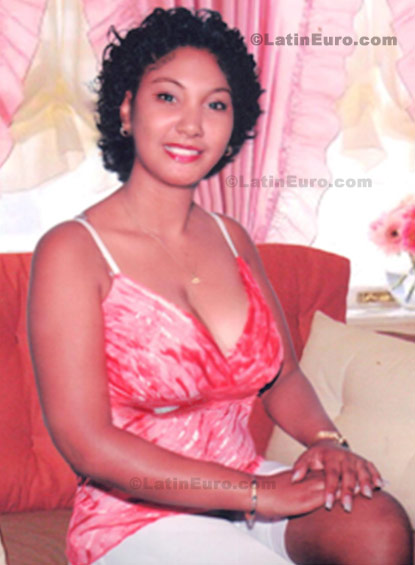 Date this hot Dominican Republic girl Yerlina from Tenares N-1466