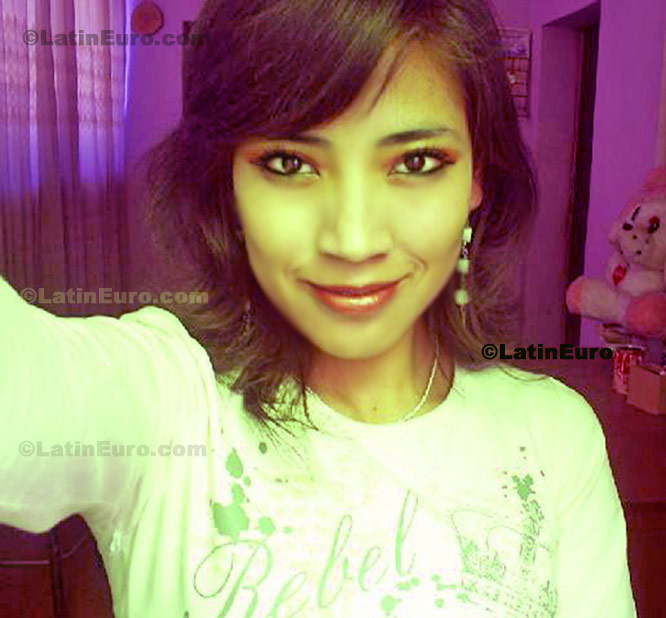 Date this cute Peru girl Flor- from Arequipa N-1480