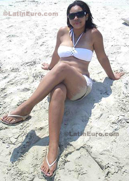 Date this hot Dominican Republic girl Karina from Santo Domingo N-1481