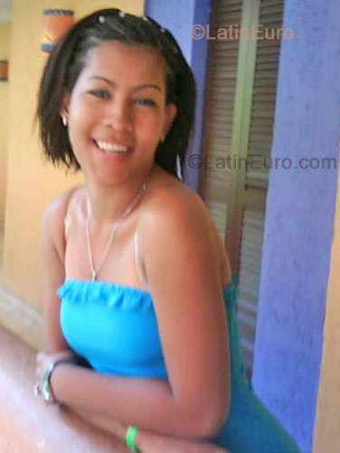 Date this attractive Dominican Republic girl Ginnette from Santo Domingo N-1581