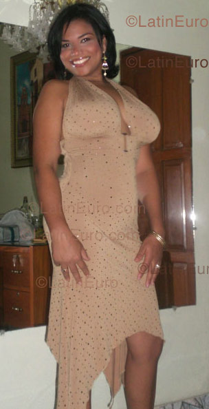 Date this foxy Dominican Republic girl Carmen from Santiago N-260
