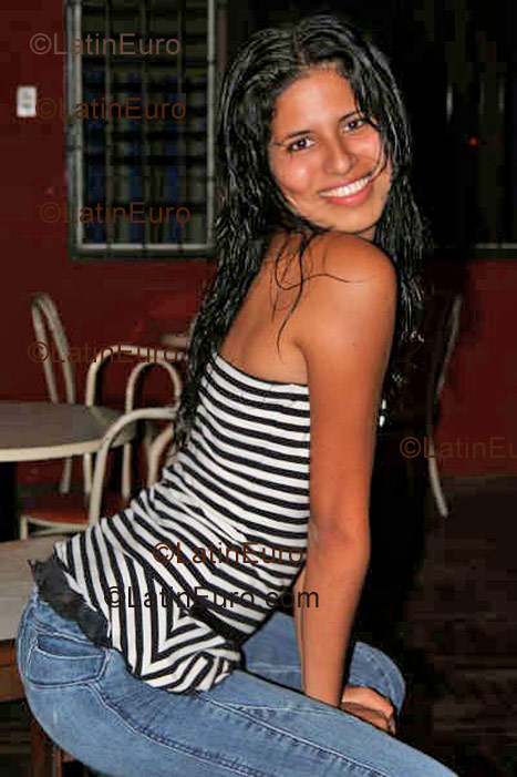 Date this nice looking Peru girl Leyla from Lima N-285
