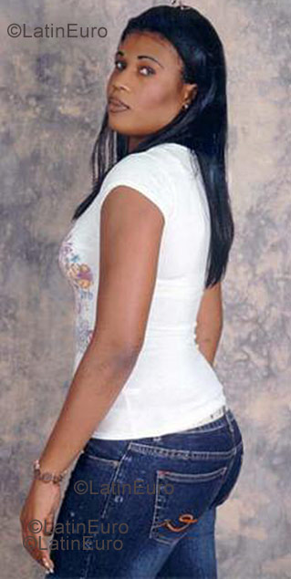 Date this athletic Dominican Republic girl Carolina from Santo Domingo N-308