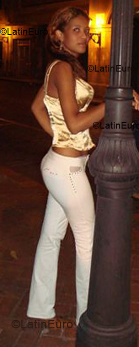 Date this delightful Dominican Republic girl Damari from Santo Domingo N-32