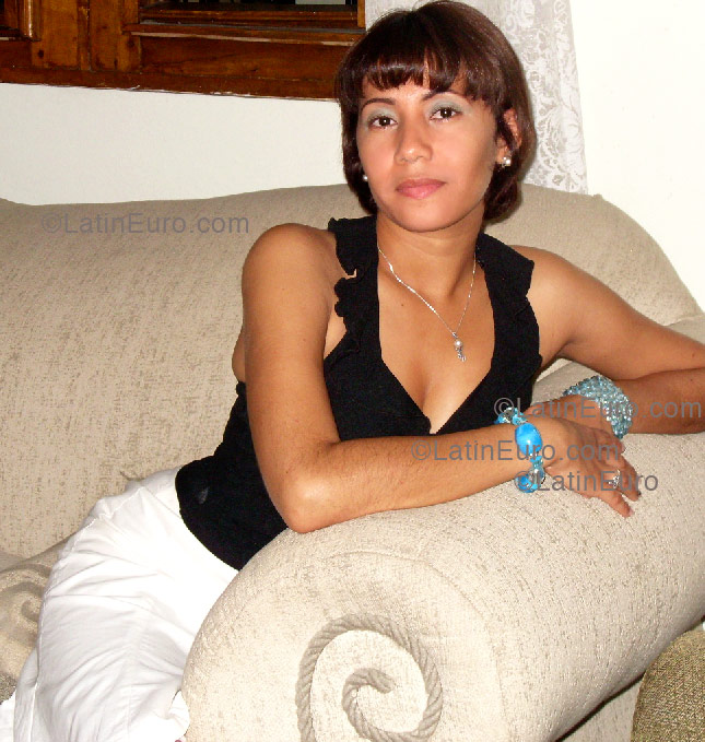 Date this tall Any Country girl Crismelly from San Francisco de Macoris N-36