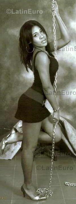 Date this stunning Dominican Republic girl Yarlin from Santo Domingo N-419