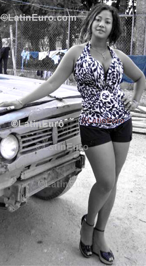 Date this gorgeous Dominican Republic girl Marcela from Santiago N-420
