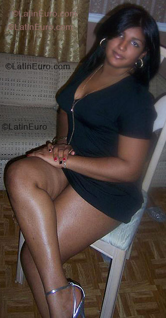 Date this nice looking Any Country girl Santi from Danbury N-44
