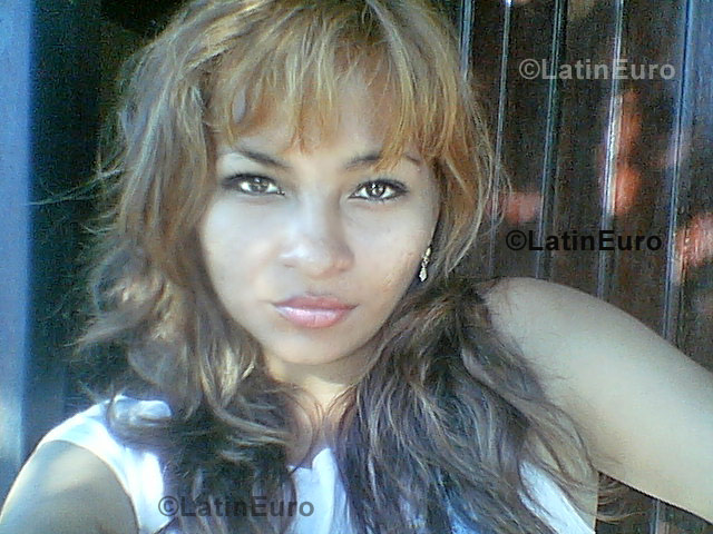 Date this nice looking Peru girl Amparo from Iquitos N-511