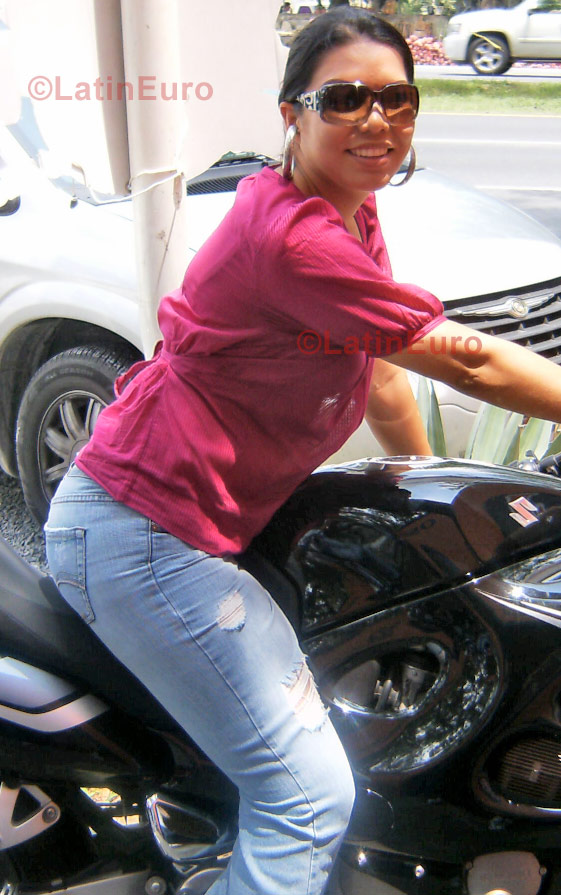 Date this nice looking Mexico girl Dayane from  N-612