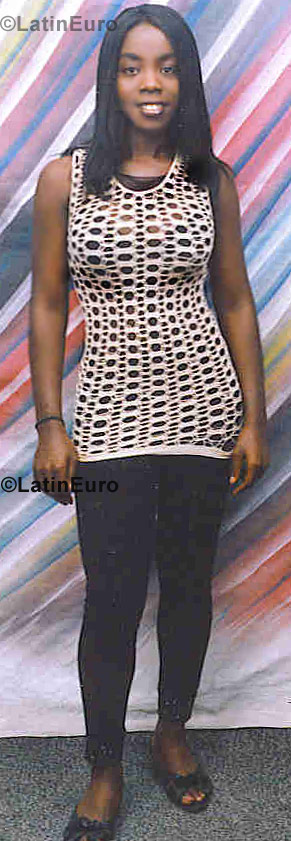 Date this tall Any Country girl Fabiloa from  N-623