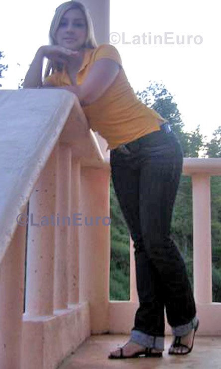 Date this georgeous Dominican Republic girl Miriam from La Vega N-690