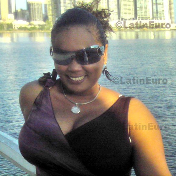 Date this charming Dominican Republic girl Fanny from Santo Domingo N-720