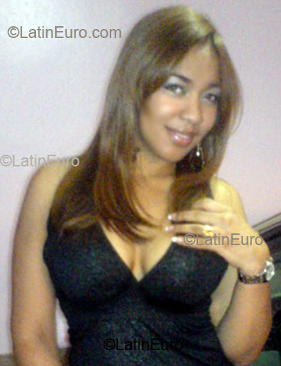 Date this charming Dominican Republic girl Aniwrka from Santo Domingo N-8