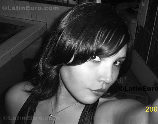 Date this happy Peru girl Daniela from Lima N-921