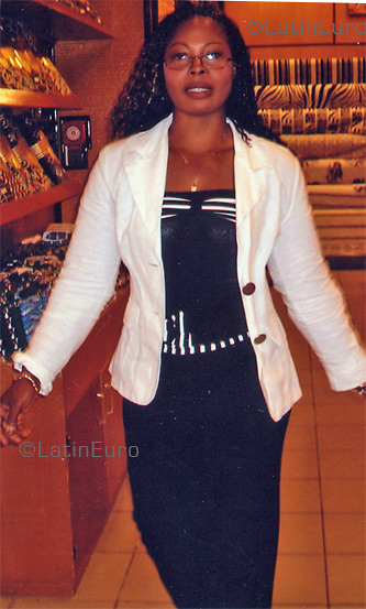 Date this athletic France girl Clarisse from  N1038