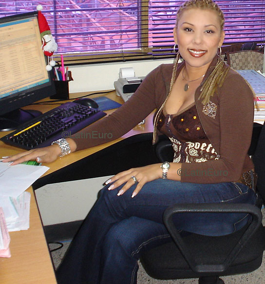 Date this attractive Venezuela girl Belkis from  N1185