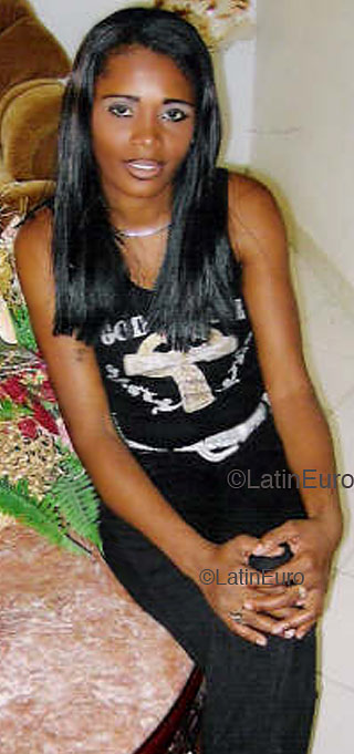 Date this georgeous Dominican Republic girl Francisca from Santo Domingo N1341