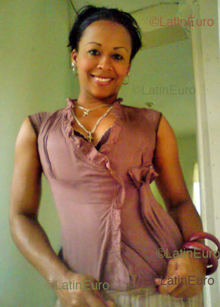 Date this tall Dominican Republic girl Ana- from Santiago N136