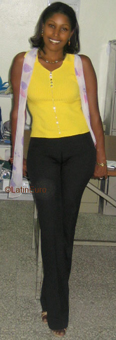 Date this sensual Dominican Republic girl Santa from Barahona N1543