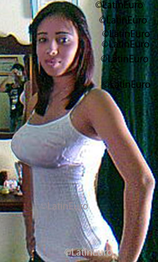 Date this attractive Dominican Republic girl Midali from Santiago N195