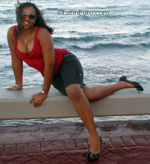 Date this fun Dominican Republic girl Mayerlin from Santiago N209