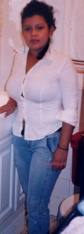 Date this foxy Honduras girl Cludya from  N2326