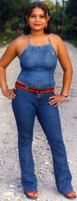 Date this nice looking Honduras girl Rosa from  N2401